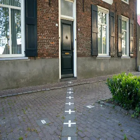 De Roode Leeuw バールレ・ナッサウ